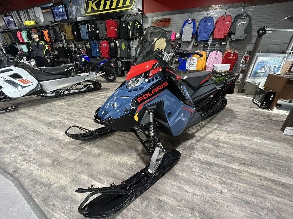 2024 Polaris PROSTAR S4 VOYAGEUR 146 - ZENITH BLUE / INDY RED 