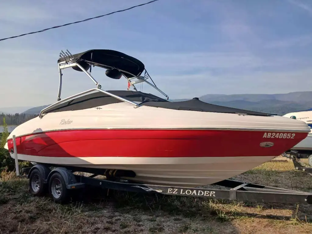 2005 Rinker Boat Co Captiva 232