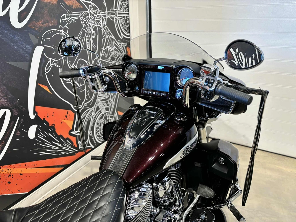 Indian Trike Roadmaster Maroon Metallic / Crimson Metallic 2022 alt