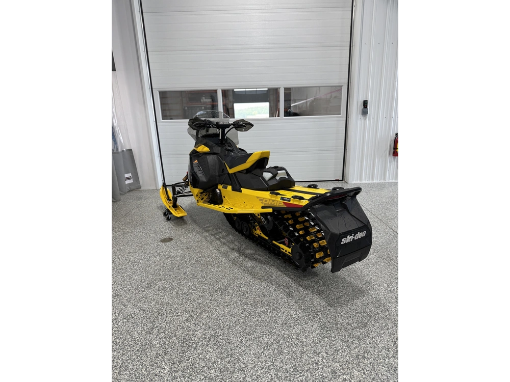 2025 Ski-doo Mxz X-rs W/ Competition Pkg 850 E-tec Turbo R Ripsaw Ii 2-ply 1.25" Shot W/ 10.25" Touchscreen alt