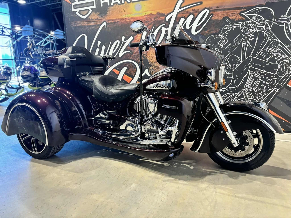 Indian Trike Roadmaster Maroon Metallic / Crimson Metallic 2022 alt