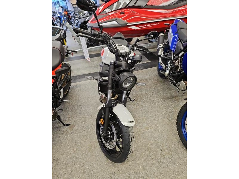 2024 Yamaha Xsr700 alt