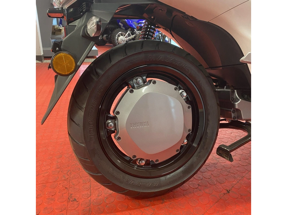 2025 Yamaha Neo's Electric Scooter alt