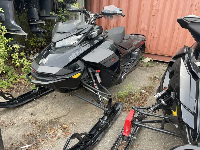 2021 Ski-Doo Renegade XRS 850 E-TEC 137"