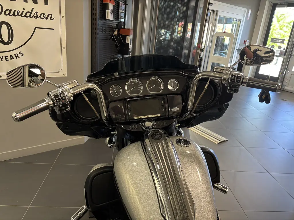 2015 Harley-Davidson CVO Street Glide FLHXSEFLHXSE