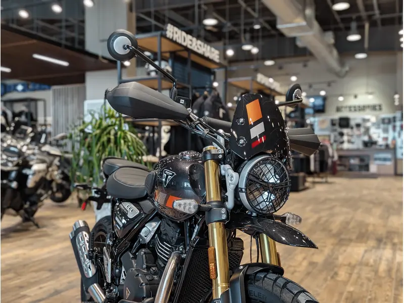 2026 Triumph Scrambler 400 XC // Storm Grey