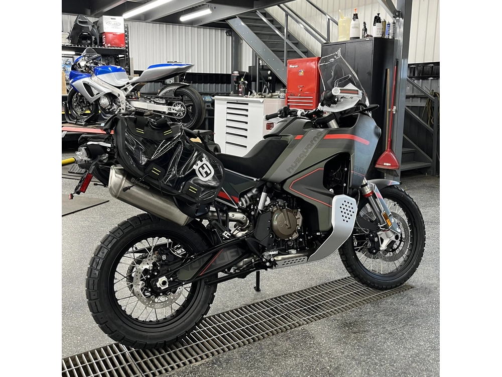 Husqvarna Norden 901 Expeditio 2025 alt
