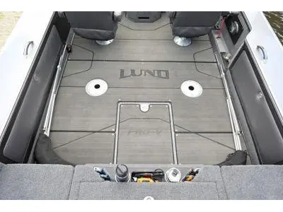 Lund Boat Co 1875 PRO V SPORT 2026