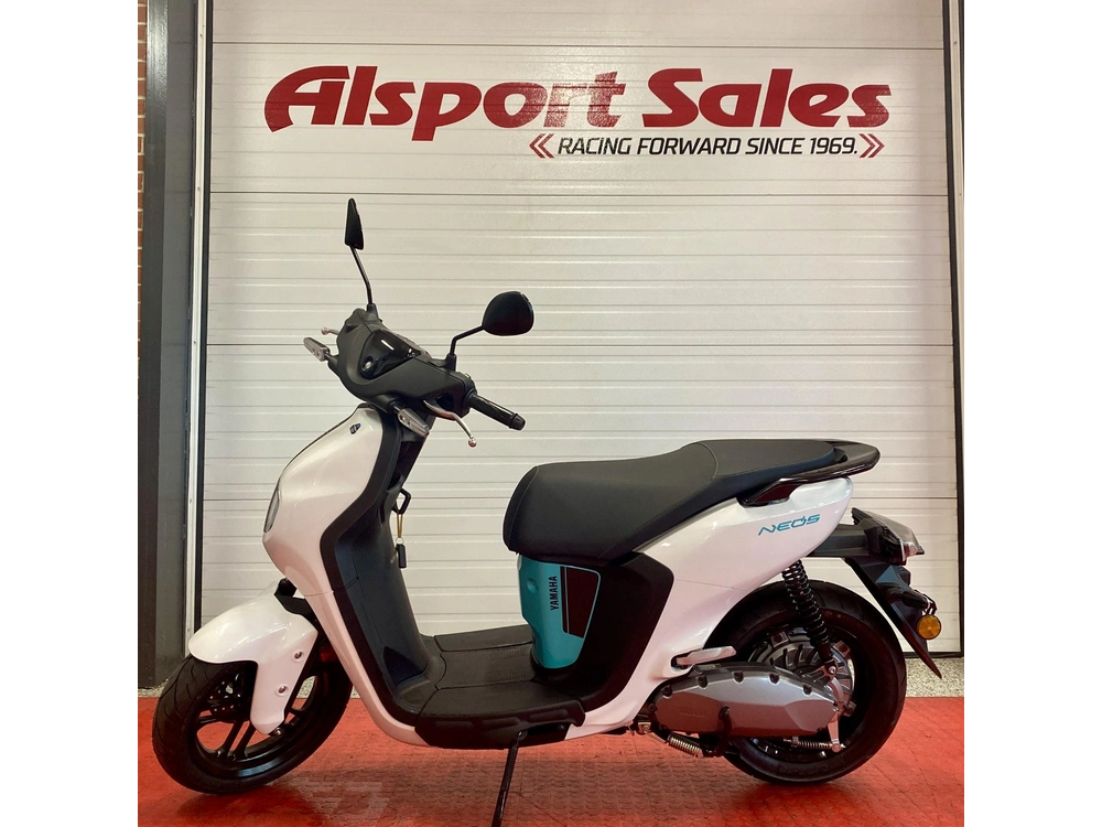 2025 Yamaha Neo's Electric Scooter alt