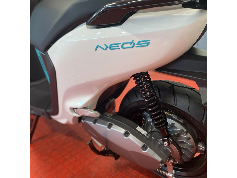 2025 Yamaha Neo's Electric Scooter alt