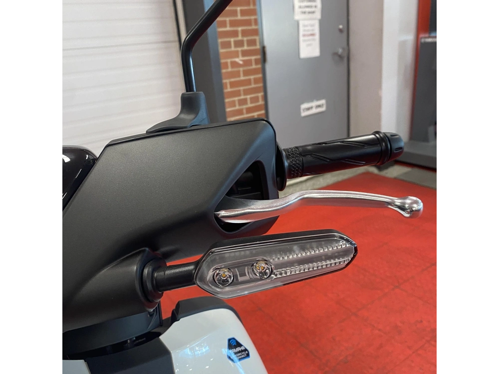 2025 Yamaha Neo's Electric Scooter alt