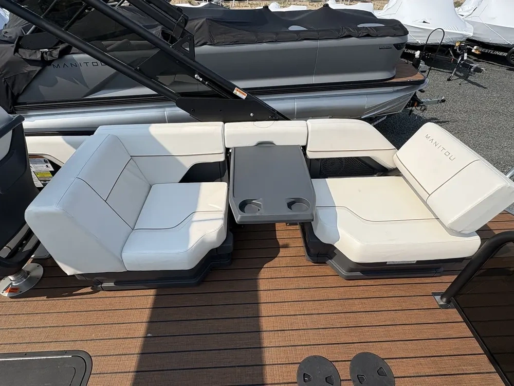 2025 Manitou Explore Switchback 26 Trifold Shp575 alt