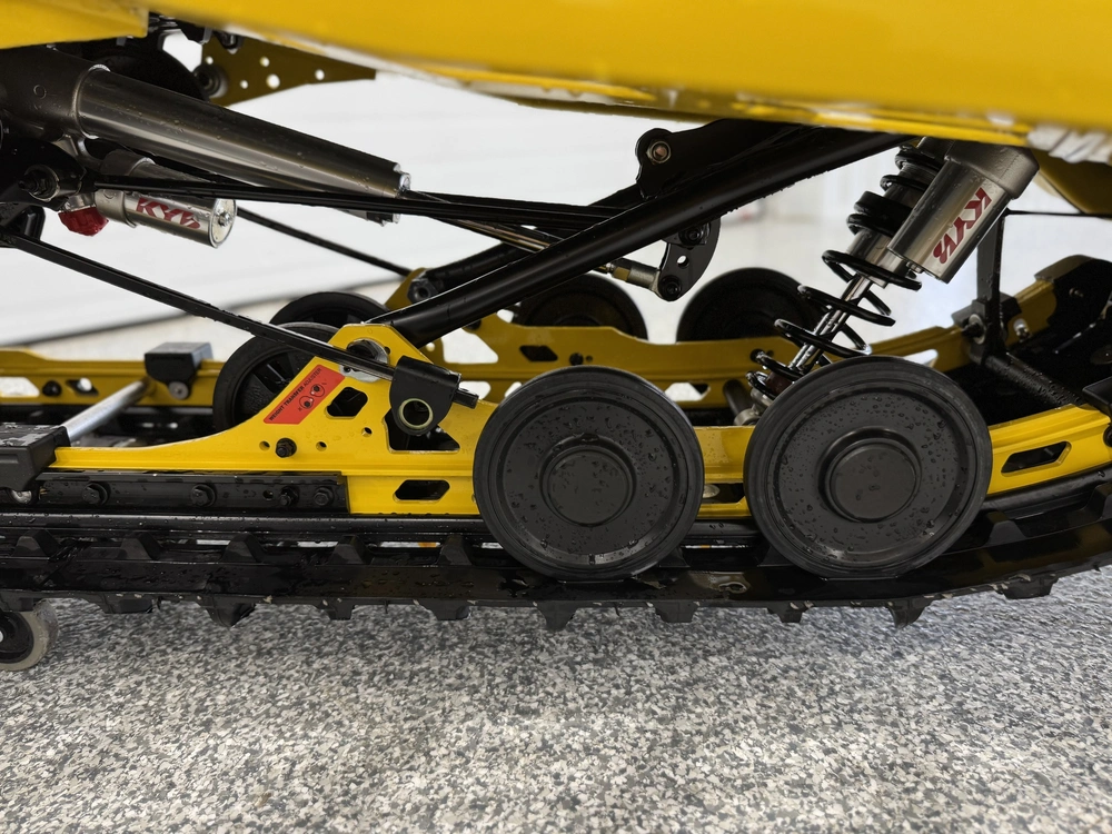 2025 Ski-doo Mxz X-rs W/ Competition Pkg 850 E-tec Turbo R Ripsaw Ii 2-ply 1.25" Shot W/ 10.25" Touchscreen alt