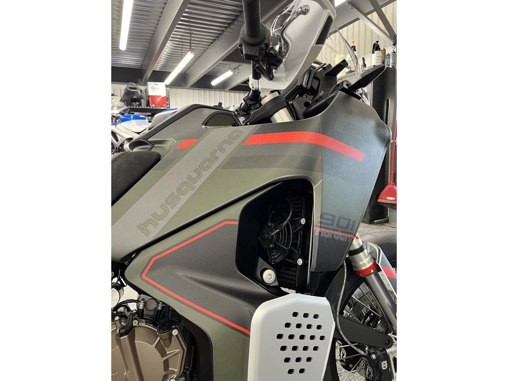 Husqvarna Norden 901 Expeditio 2025 alt