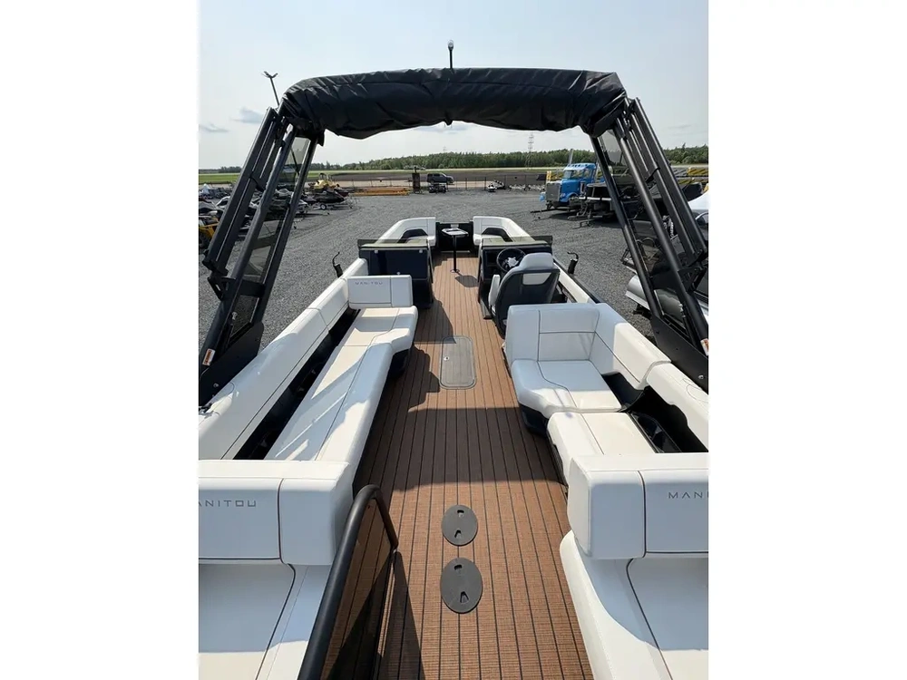 2025 Manitou Explore Switchback 26 Trifold Shp575 alt