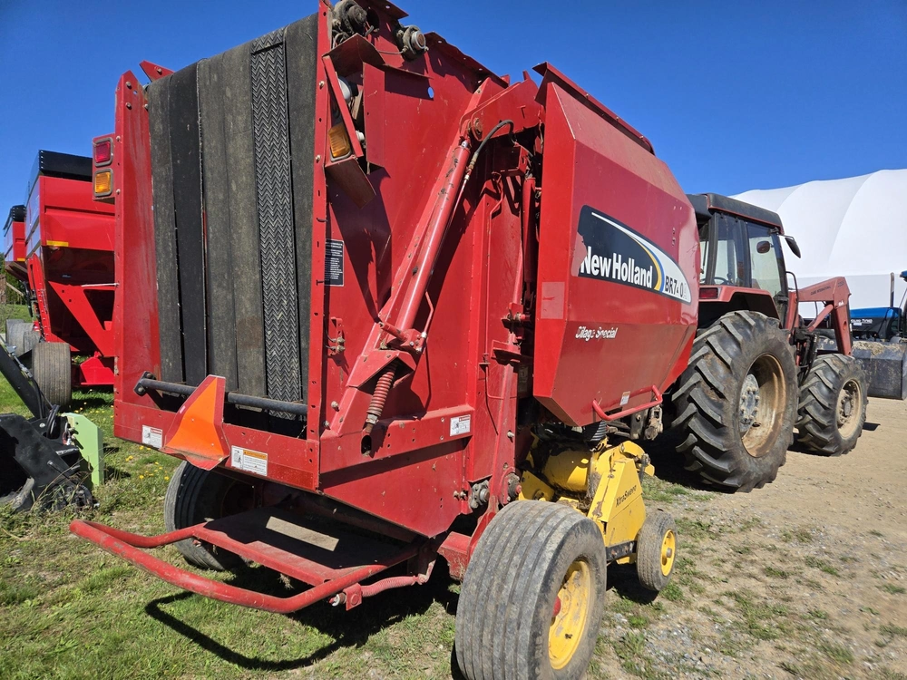 New Holland Br740a None alt