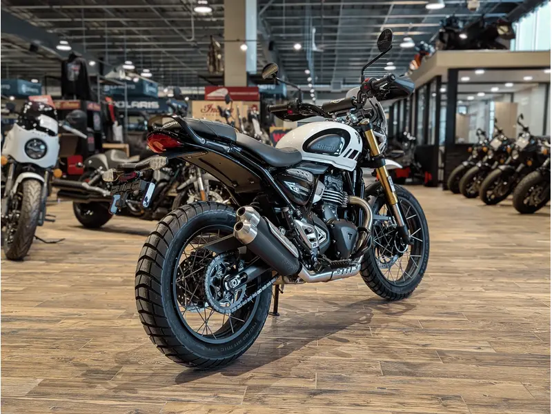 2026 Triumph Scrambler 400 XC // Vanilla White