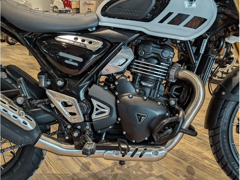 2026 Triumph Scrambler 400 XC // Vanilla White
