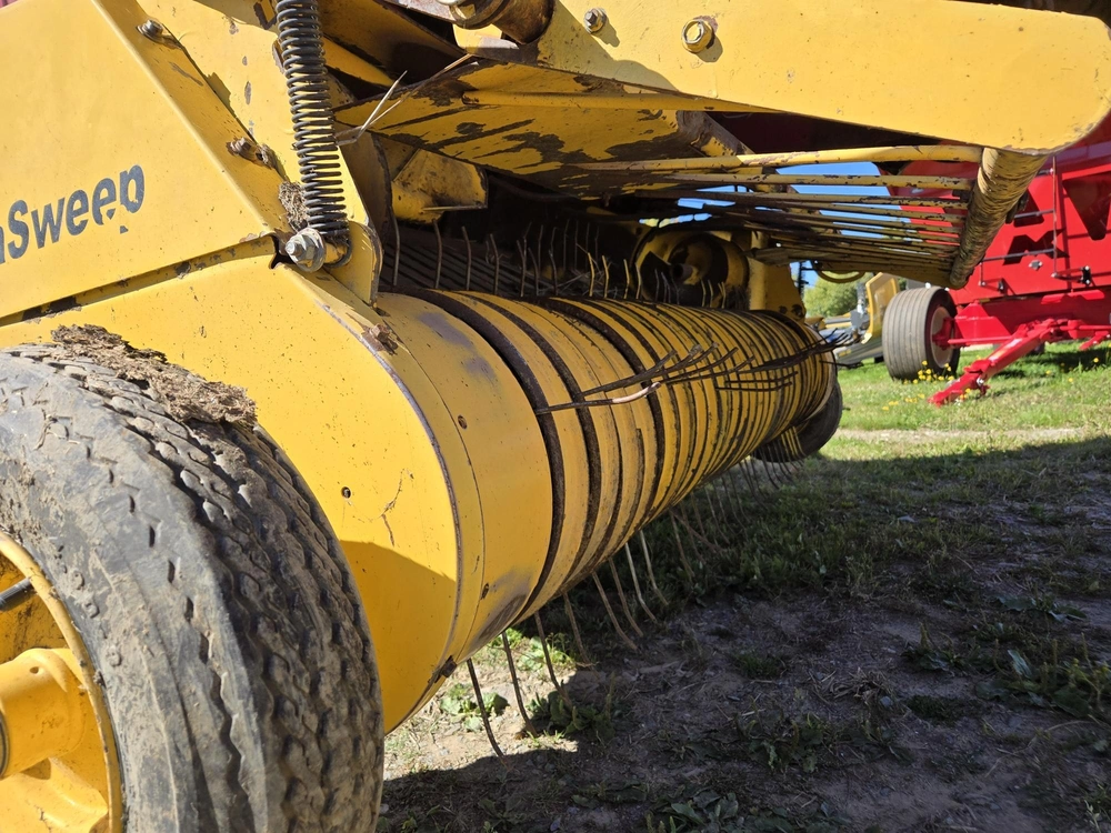 New Holland Br740a None alt