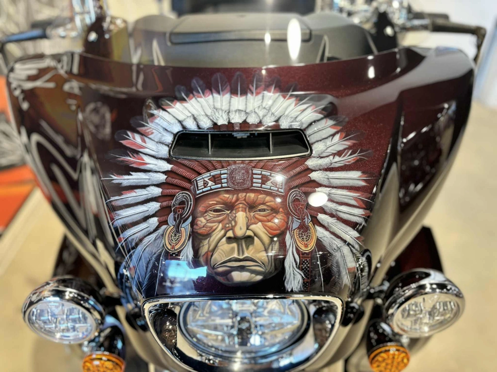 Indian Trike Roadmaster Maroon Metallic / Crimson Metallic 2022 alt