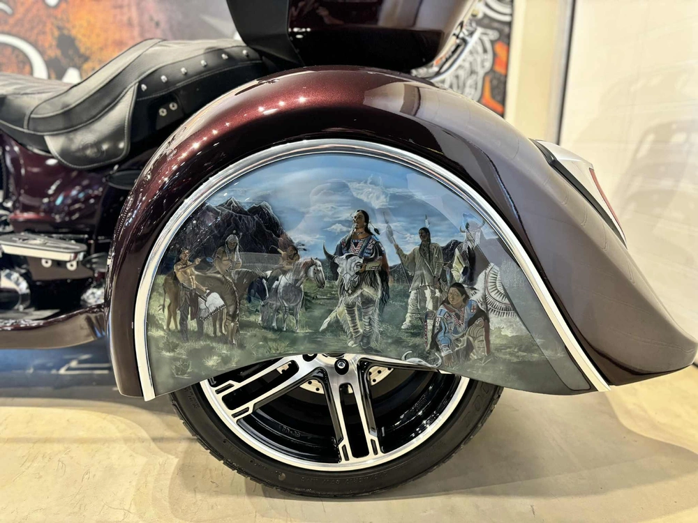 Indian Trike Roadmaster Maroon Metallic / Crimson Metallic 2022 alt