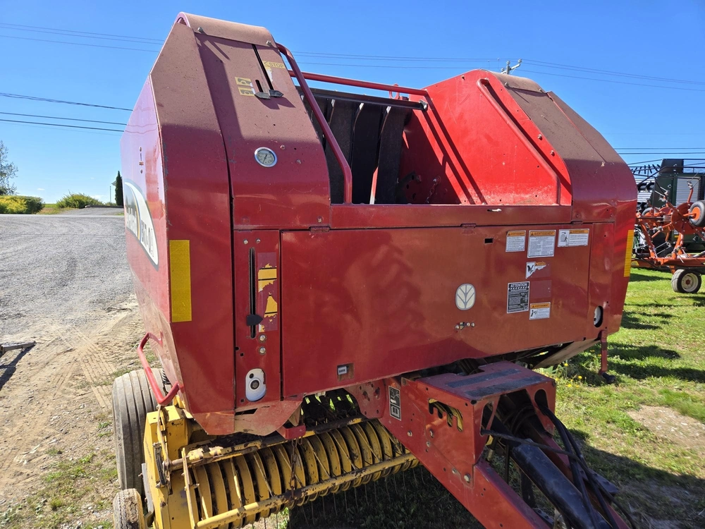 New Holland Br740a None alt