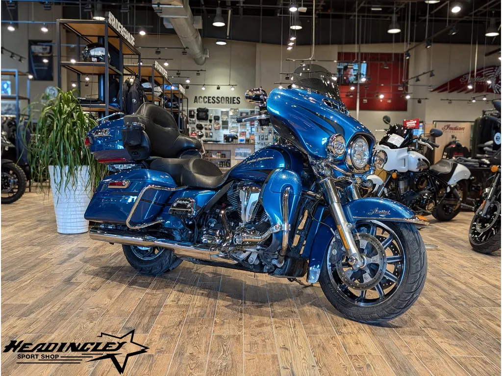 2014 Harley-Davidson Electra Glide Ultra Limited // Daytona Blue 