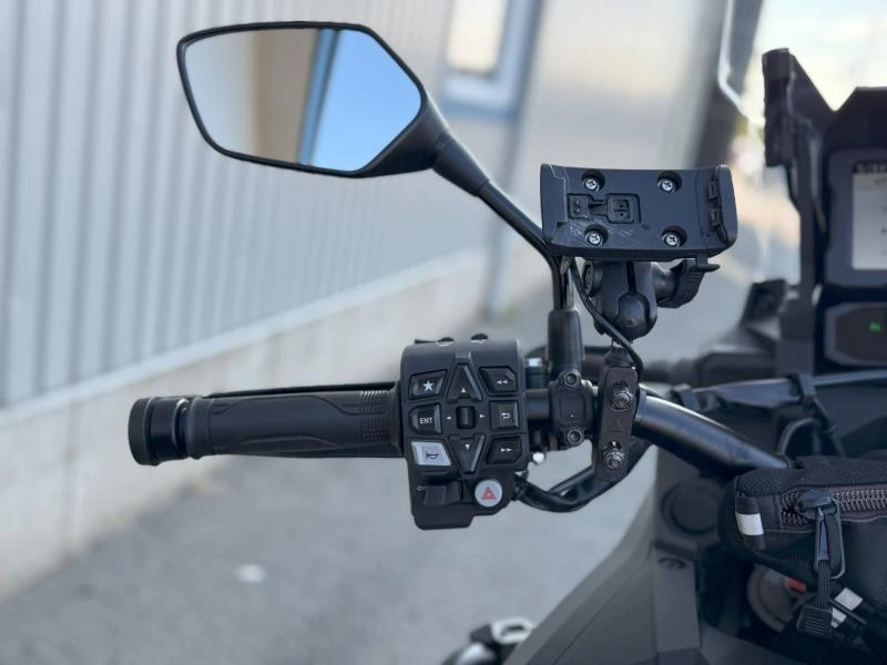 2025 Honda Africa Twin alt