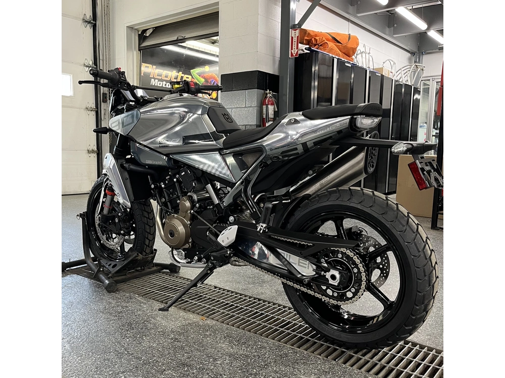 2025 Husqvarna Svartpilen 801 alt