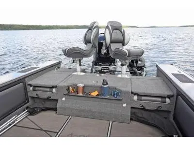 Lund Boat Co 1875 PRO V SPORT 2026