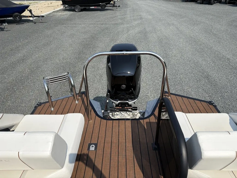 2025 Manitou Explore Switchback 26 Trifold Shp575 alt