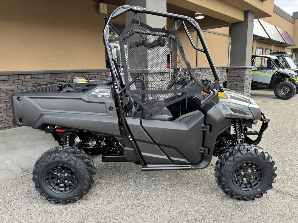 2025 Honda Pioneer 700 Deluxe alt