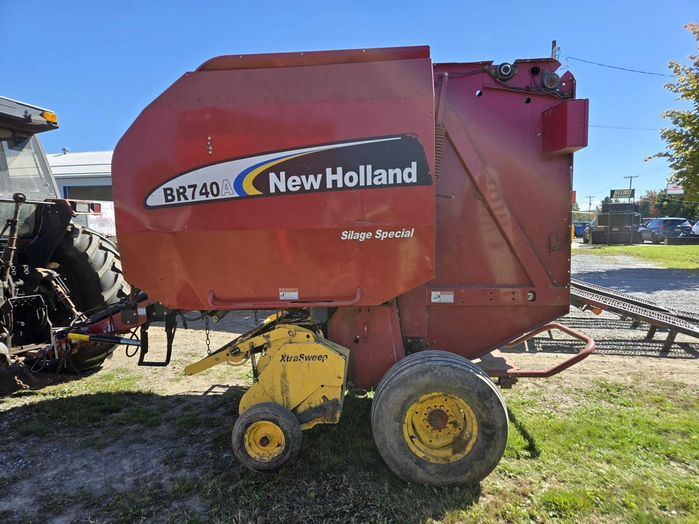 New Holland Br740a None alt