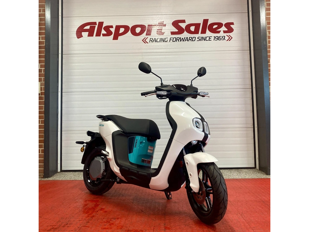 2025 Yamaha Neo's Electric Scooter alt