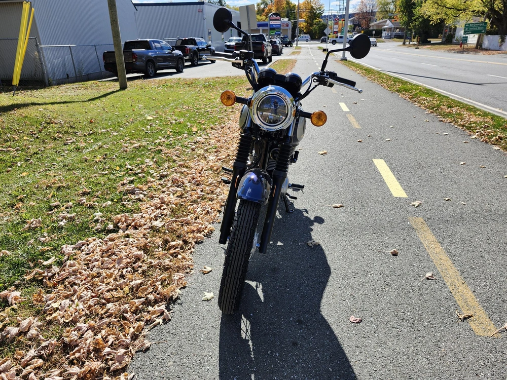 2025 Kawasaki W230 2025 Prix Suggéré 6595$ | 🛣️ Cruising Balades Vintage 🛣️ | 🚀 Comparable Honda Cb350 & Royal Enfield Classic 🚀| 🌟 Style Vintage Pur – Héritage W 🌟 alt