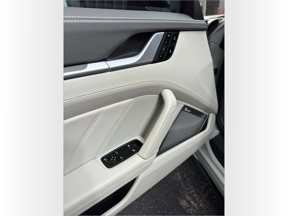 2021 Porsche 911 Turbo S alt