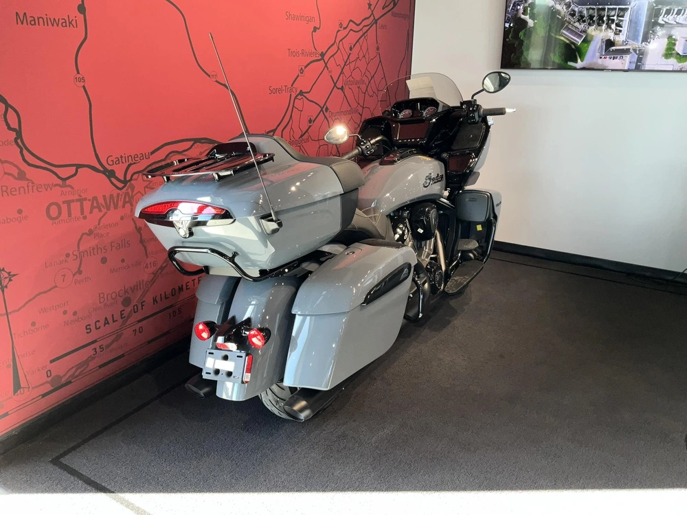 2024 Indian Motorcycle Pursuit Dark Horse With Powerband Audio Package alt