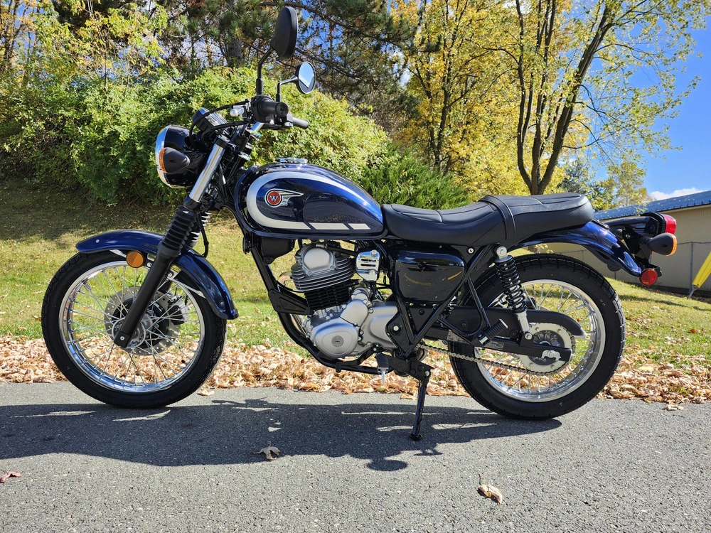 2025 Kawasaki W230 2025 Prix Suggéré 6595$ | 🛣️ Cruising Balades Vintage 🛣️ | 🚀 Comparable Honda Cb350 & Royal Enfield Classic 🚀| 🌟 Style Vintage Pur – Héritage W 🌟 alt