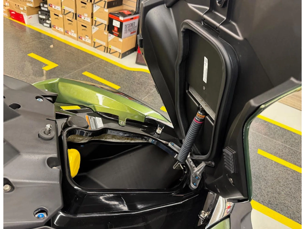 2025 Kawasaki Ultra 310 Lx alt