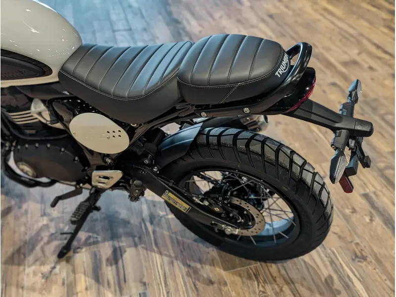 2026 Triumph Scrambler 400 XC // Vanilla White