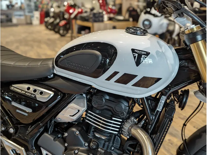 2026 Triumph Scrambler 400 XC // Vanilla White