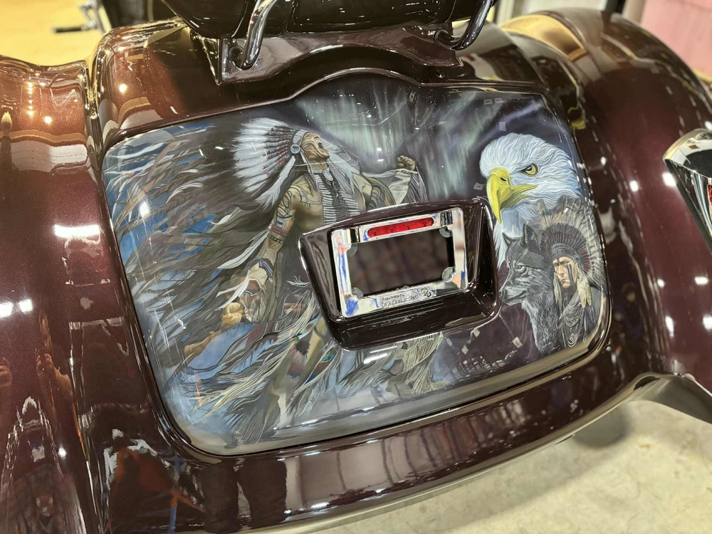 Indian Trike Roadmaster Maroon Metallic / Crimson Metallic 2022 alt