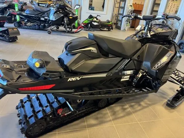 2017 SKI-DOO MXZ850
