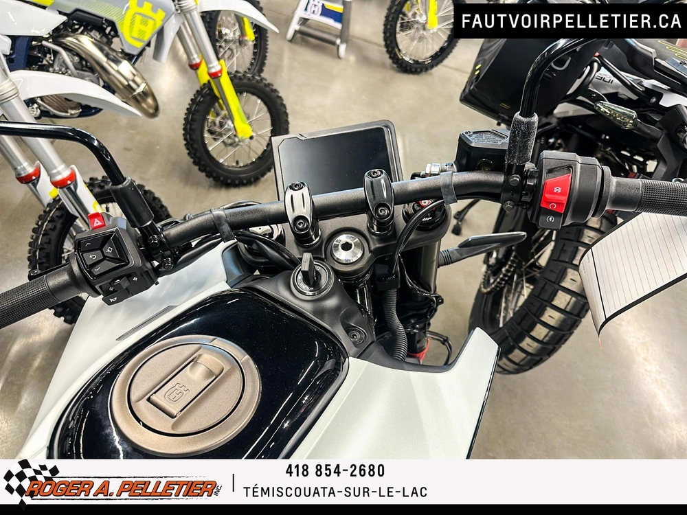 2024 Husqvarna Vitpilen 401 alt