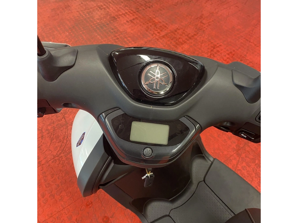 2025 Yamaha Neo's Electric Scooter alt