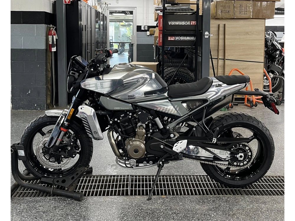 2025 Husqvarna Svartpilen 801 alt