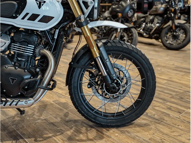 2026 Triumph Scrambler 400 XC // Vanilla White