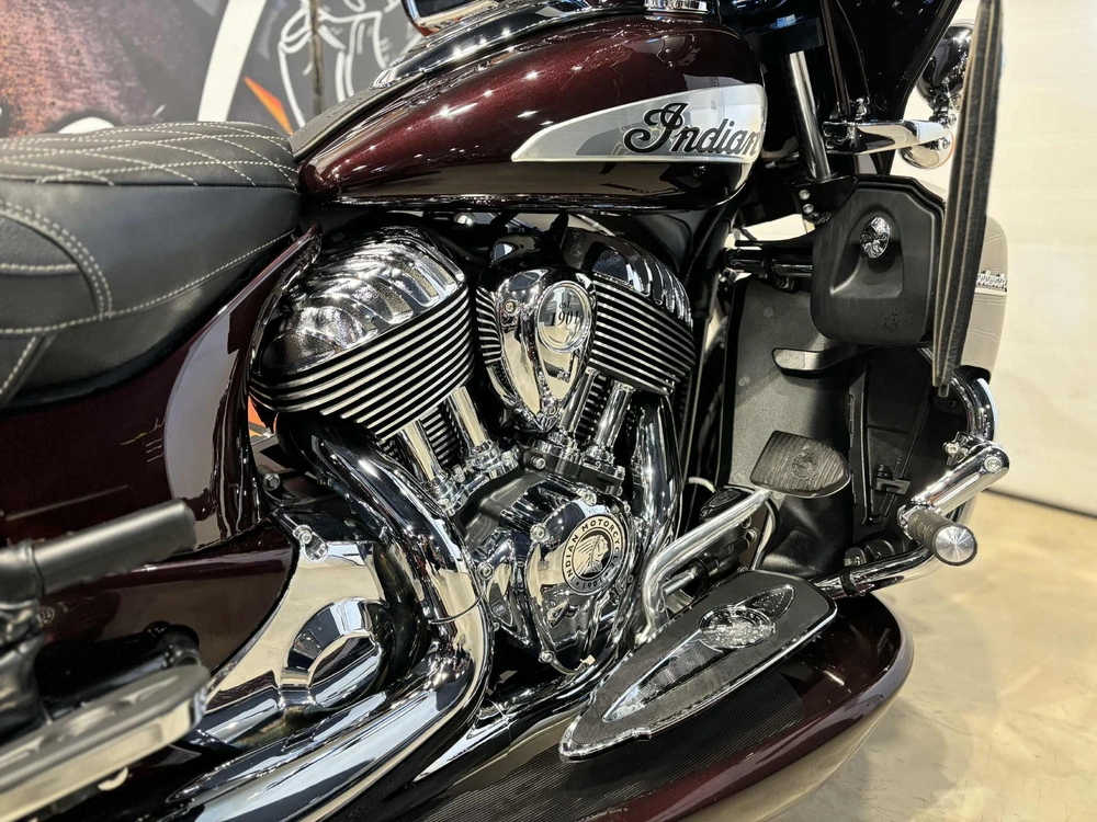 Indian Trike Roadmaster Maroon Metallic / Crimson Metallic 2022 alt