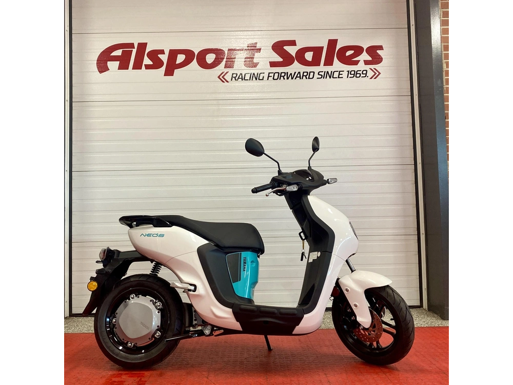 2025 Yamaha Neo's Electric Scooter alt