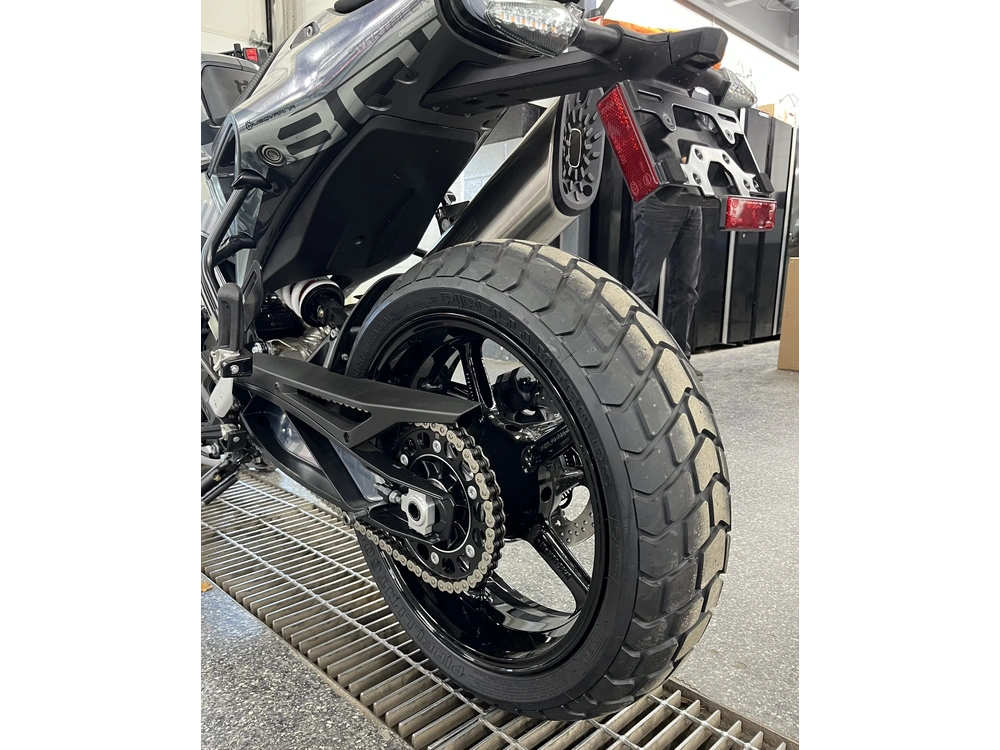 2025 Husqvarna Svartpilen 801 alt